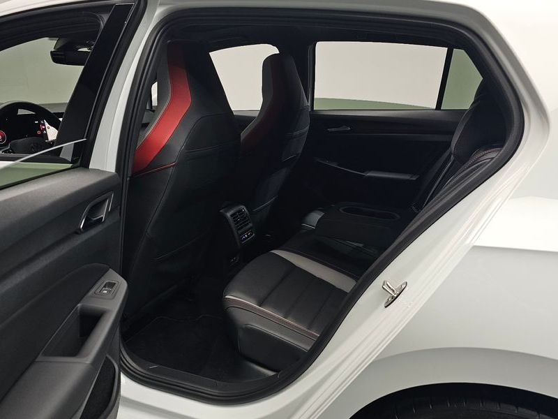 2024 Volkswagen Golf 2.0 GTI photo 11