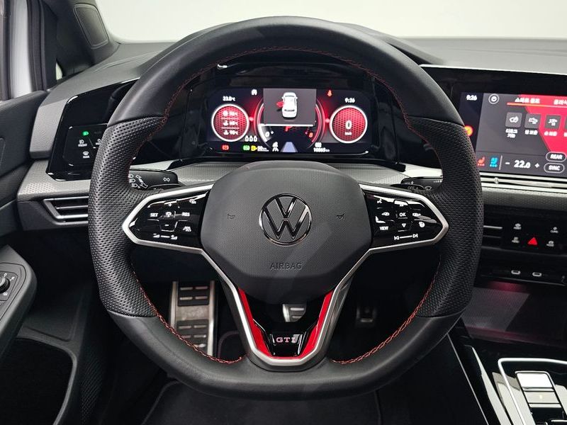 2024 Volkswagen Golf 2.0 GTI photo 12