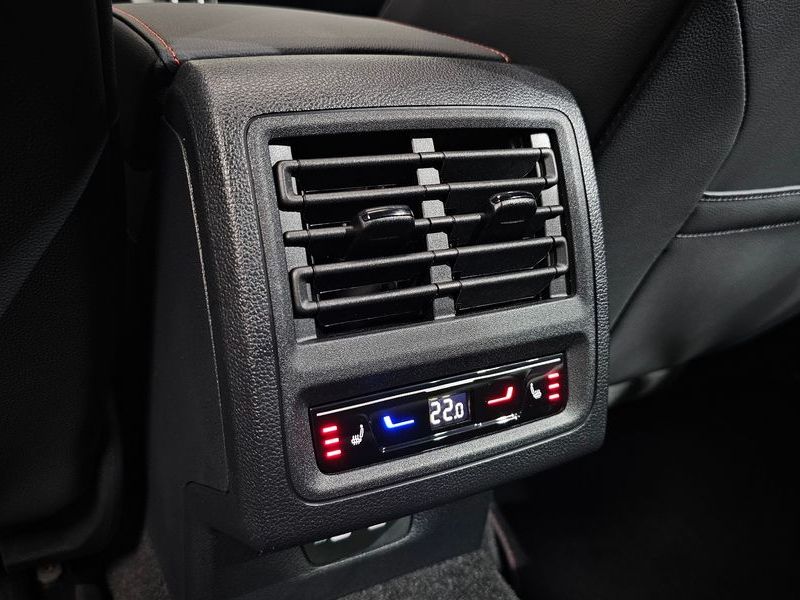 2024 Volkswagen Golf 2.0 GTI photo 19