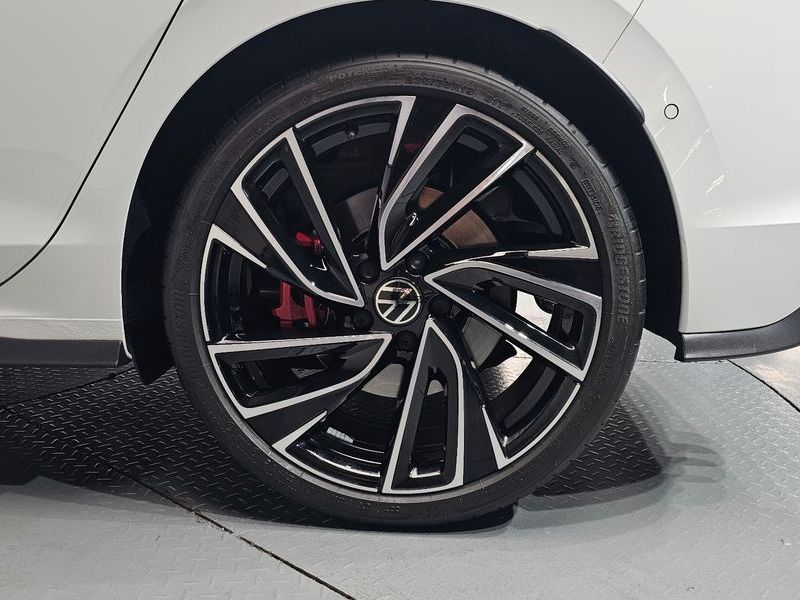 2024 Volkswagen Golf 2.0 GTI photo 21