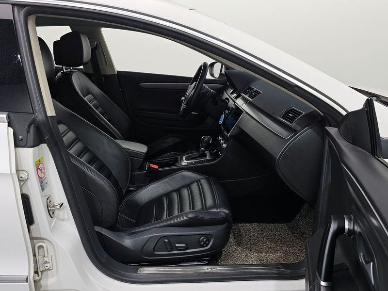 2015 Volkswagen New CC 2.0 TDI BlueMotion photo 11