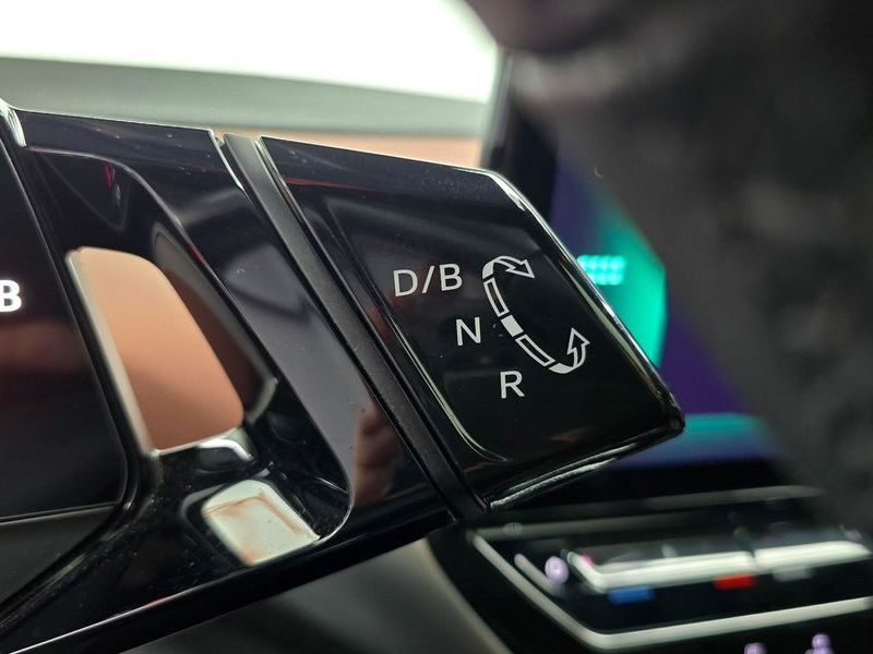 2022 Volkswagen ID.4 Pro photo 9