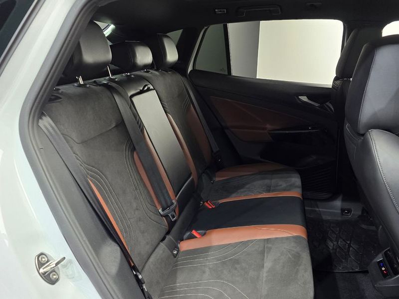 2022 Volkswagen ID.4 Pro photo 11