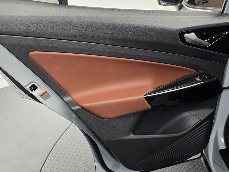 2022 Volkswagen ID.4 Pro photo 25
