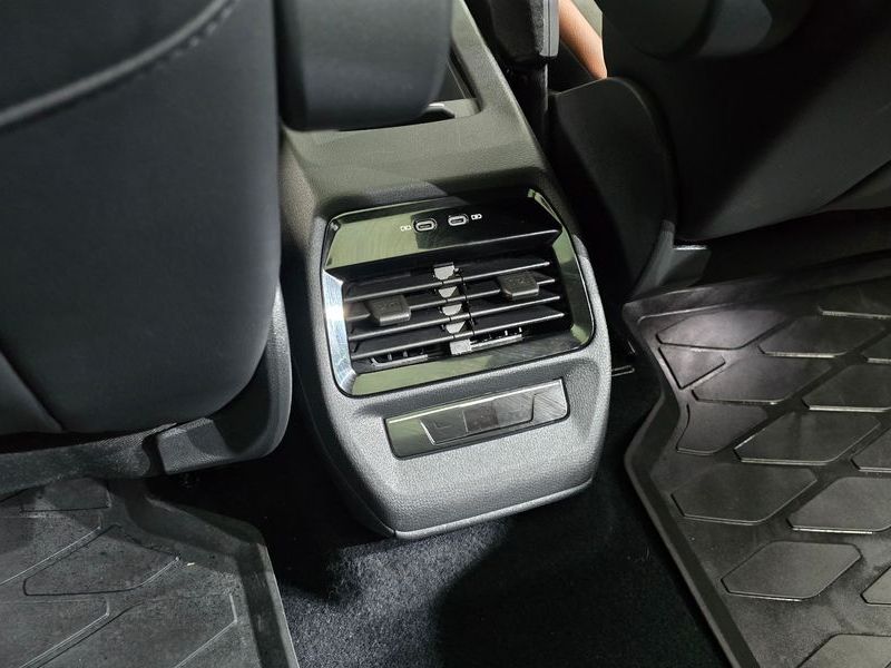 2022 Volkswagen ID.4 Pro photo 30