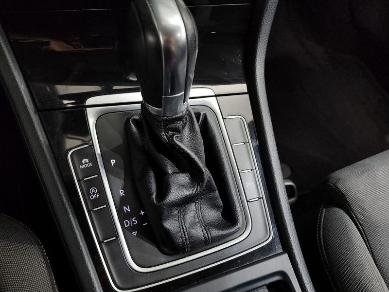 2013 Volkswagen Golf 1.6 TDI photo 9