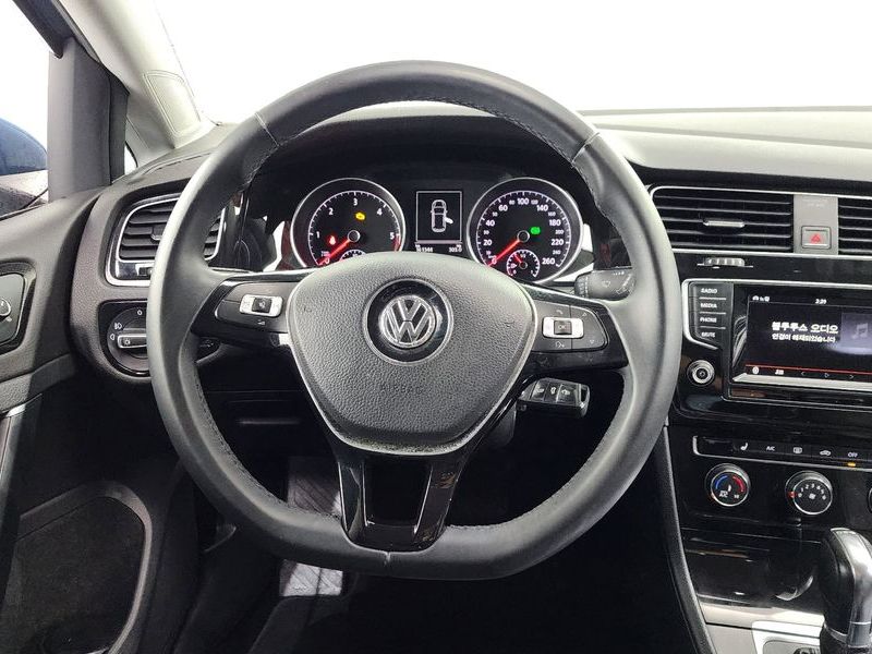 2013 Volkswagen Golf 1.6 TDI photo 12