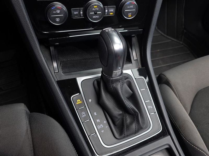 2015 Volkswagen Golf 2.0 TDI photo 9