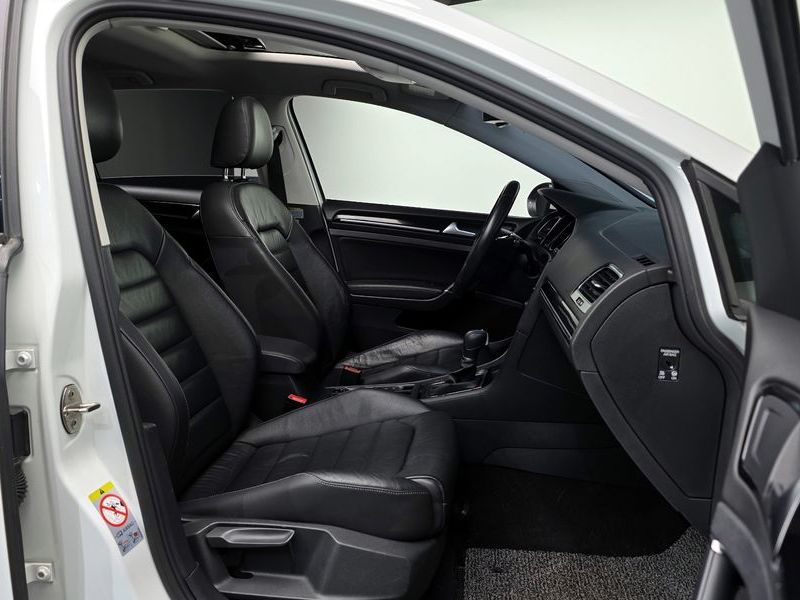 2015 Volkswagen Golf 2.0 TDI Premium photo 10