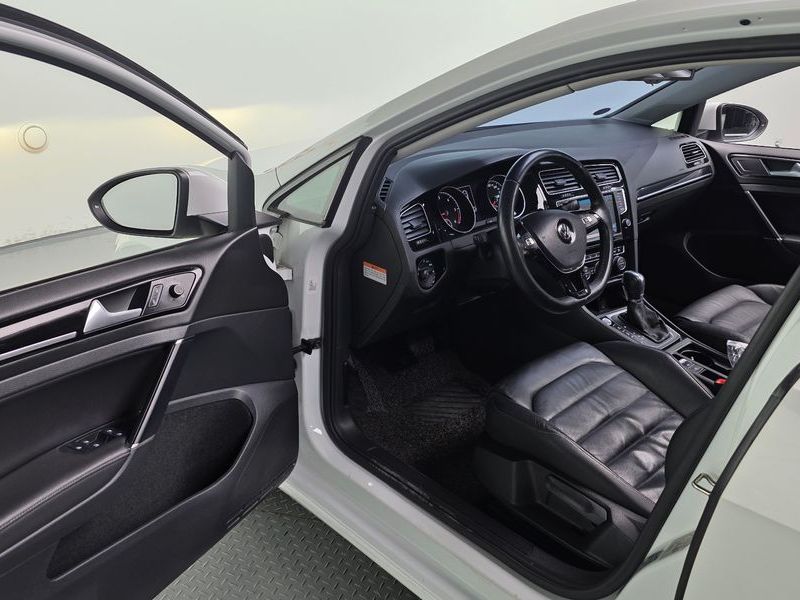 2015 Volkswagen Golf 2.0 TDI Premium photo 11