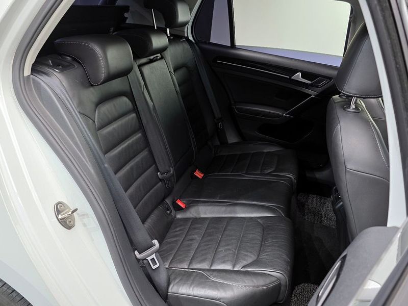 2015 Volkswagen Golf 2.0 TDI Premium photo 12