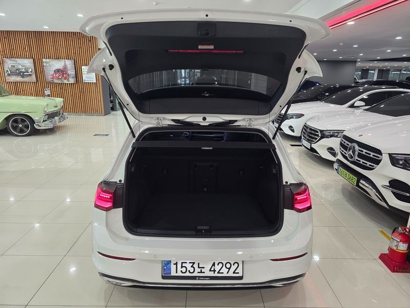 2023 Volkswagen Golf 2.0 TDI Prestige photo 7