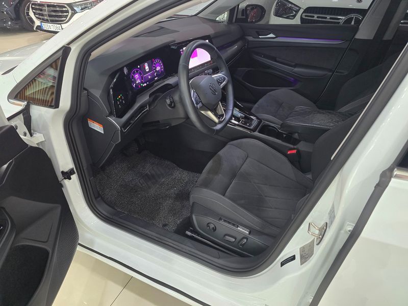 2023 Volkswagen Golf 2.0 TDI Prestige photo 10