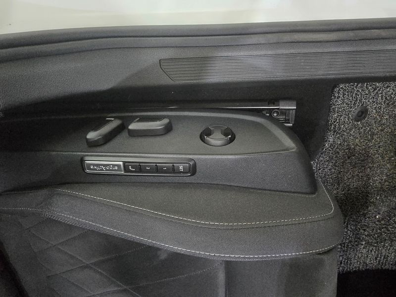2023 Volkswagen Golf 2.0 TDI Prestige photo 11