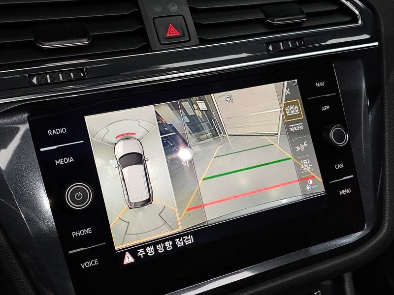 2020 Volkswagen Tiguan 2.0 TDI Prestige photo 16