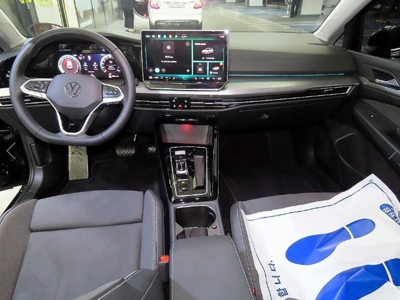 2025 Volkswagen Golf 2.0 TDI Prestige photo 9