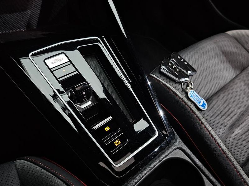 2024 Volkswagen Golf 2.0 GTI photo 9