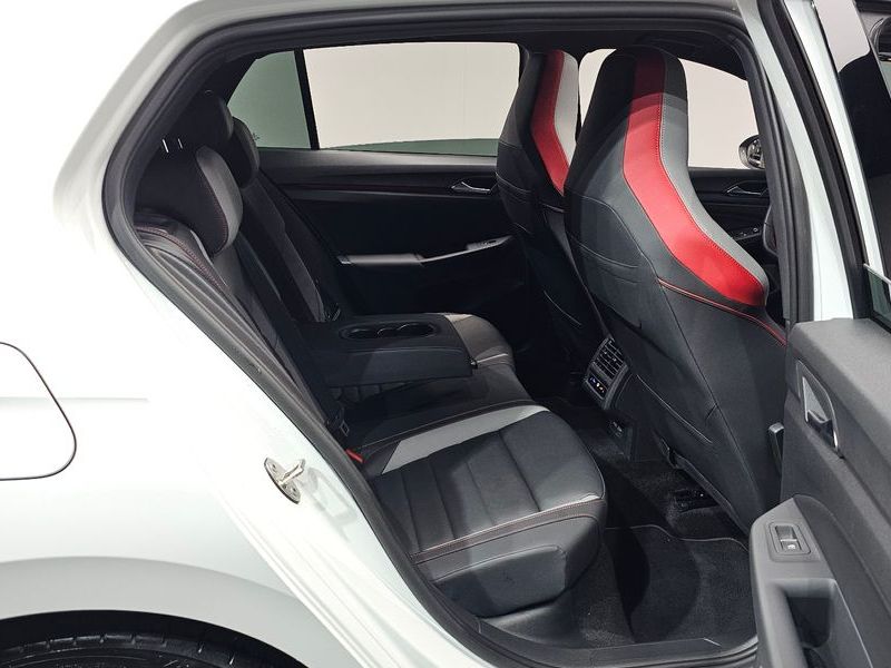 2024 Volkswagen Golf 2.0 GTI photo 11
