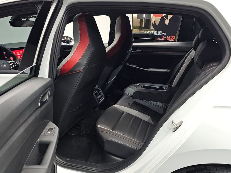 2024 Volkswagen Golf 2.0 GTI photo 12