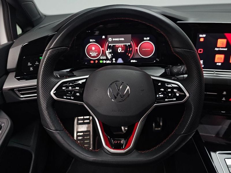 2024 Volkswagen Golf 2.0 GTI photo 13