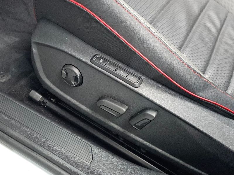 2024 Volkswagen Golf 2.0 GTI photo 27