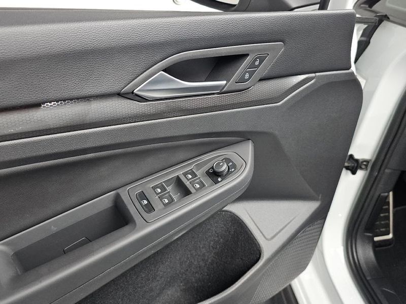 2024 Volkswagen Golf 2.0 GTI photo 28