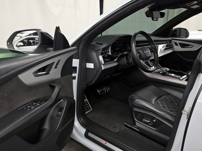 2021 Audi Q8 55 TFSI Quattro Premium photo 10