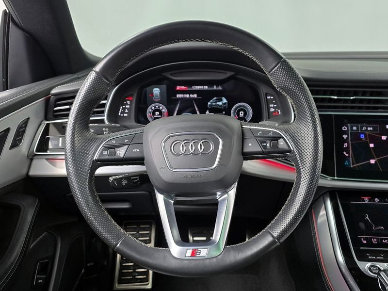 2021 Audi Q8 55 TFSI Quattro Premium photo 13