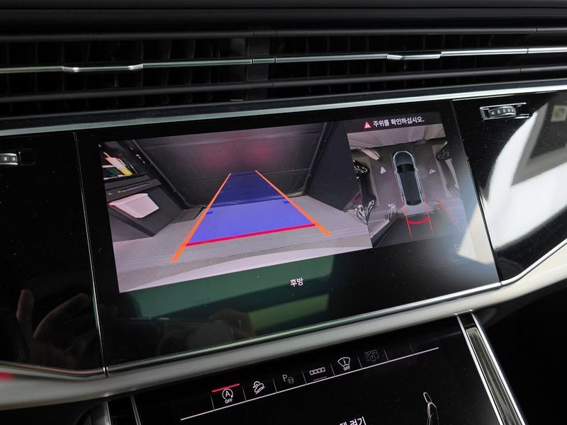 2021 Audi Q8 55 TFSI Quattro Premium photo 15