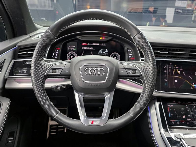 2021 Audi Q7 50 TDI Quattro Premium photo 13