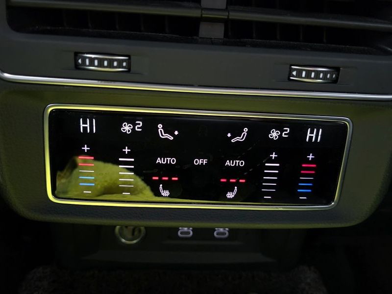 2021 Audi Q7 50 TDI Quattro Premium photo 17