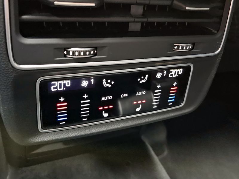 2021 Audi Q7 45 TDI Quattro photo 17