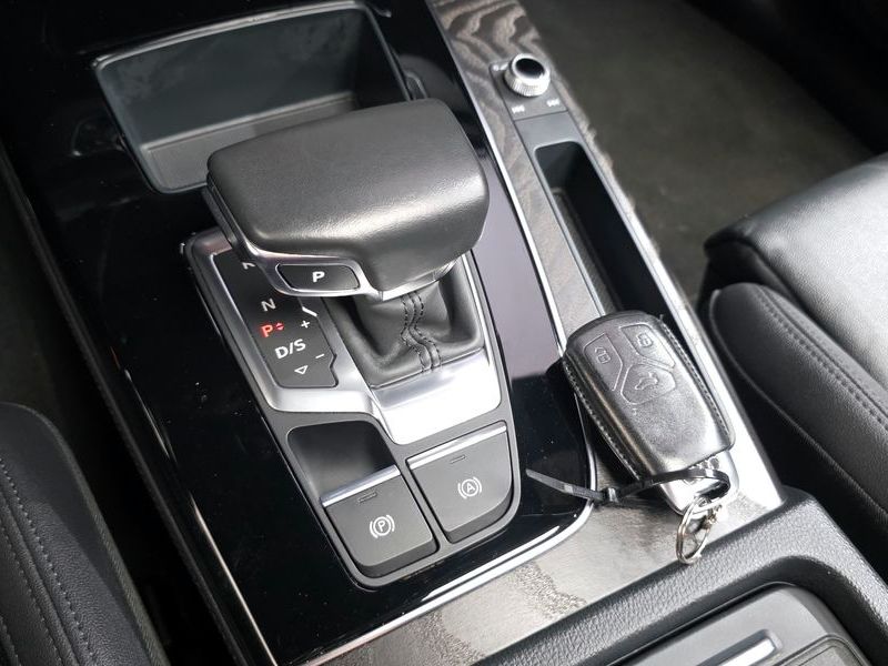 2023 Audi Q5 45 TFSI Quattro Premium photo 9