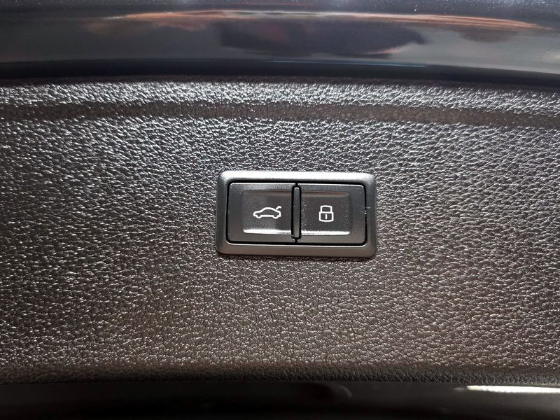 2023 Audi Q5 45 TFSI Quattro Premium photo 18