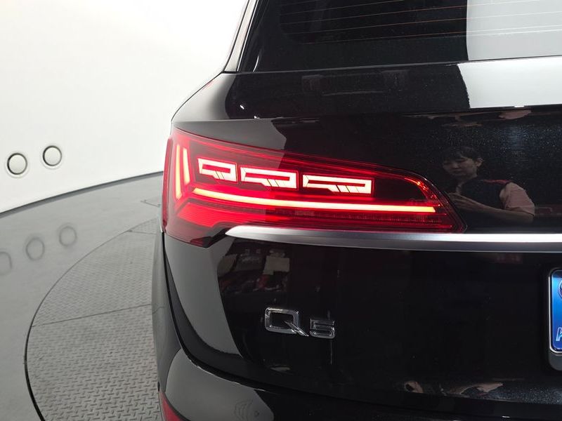 2023 Audi Q5 45 TFSI Quattro Premium photo 23