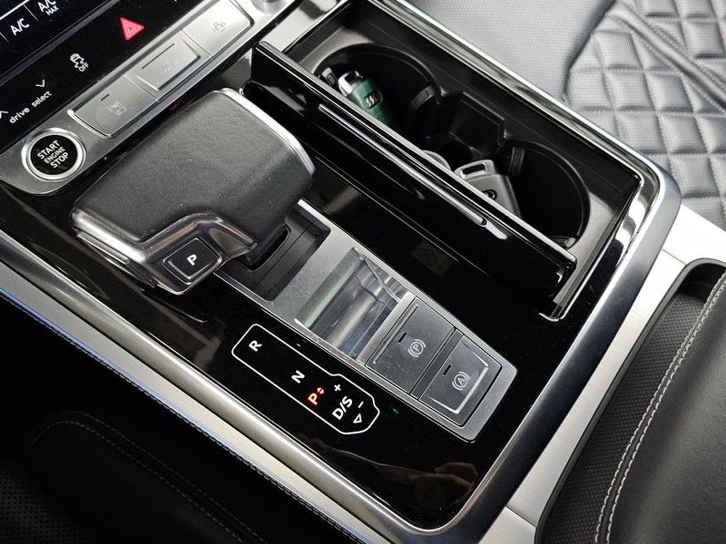 2021 Audi Q8 55 TFSI Quattro Premium photo 9
