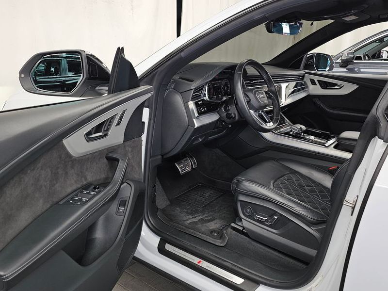 2021 Audi Q8 55 TFSI Quattro Premium photo 10