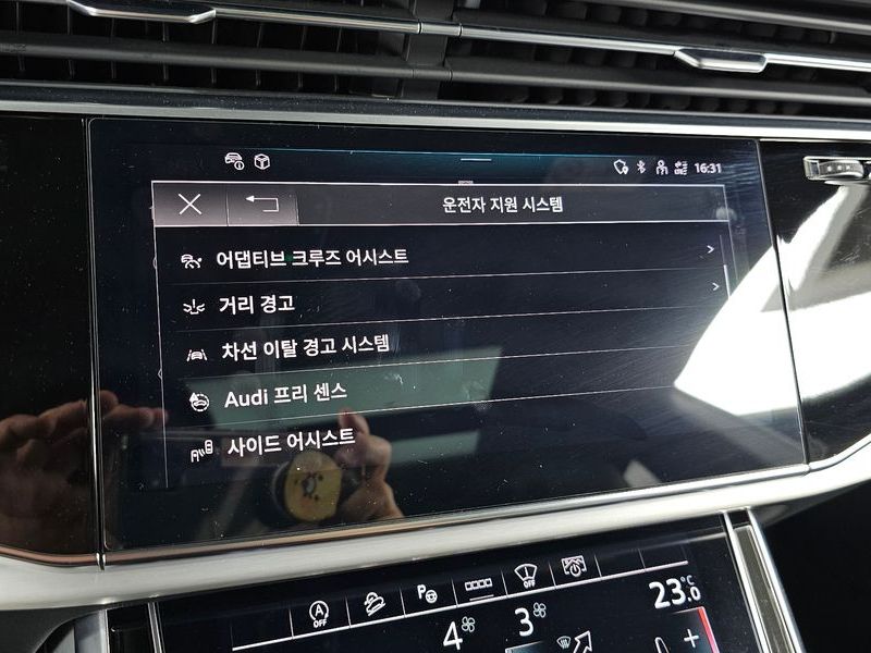 2021 Audi Q8 55 TFSI Quattro Premium photo 16