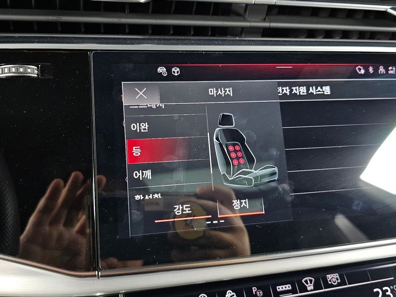 2021 Audi Q8 55 TFSI Quattro Premium photo 17