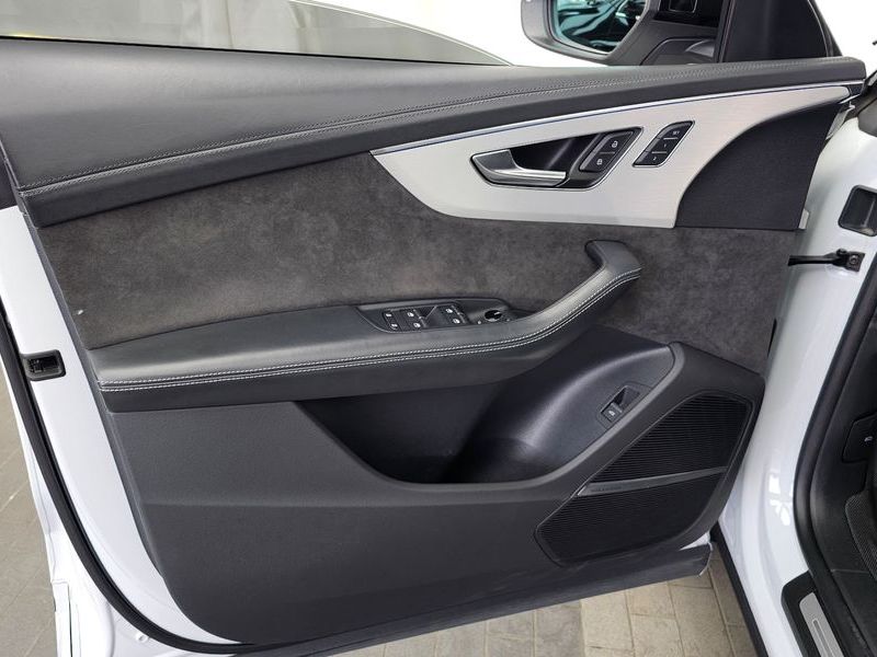 2021 Audi Q8 55 TFSI Quattro Premium photo 24