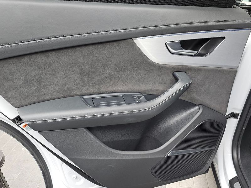 2021 Audi Q8 55 TFSI Quattro Premium photo 25