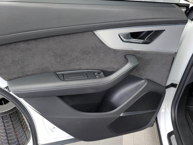 2021 Audi Q8 55 TFSI Quattro Premium photo 27