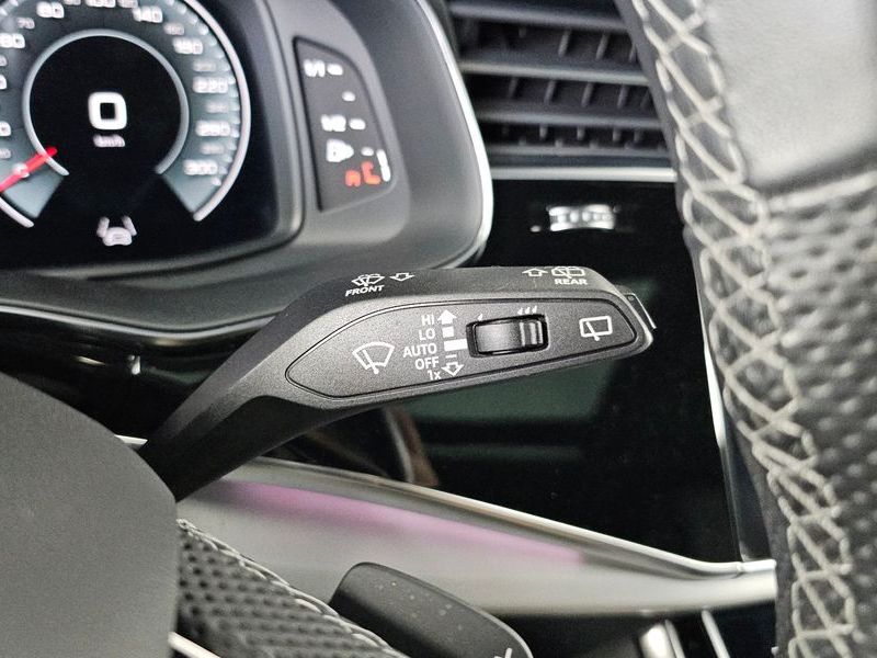 2021 Audi Q8 55 TFSI Quattro Premium photo 30