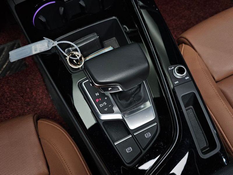 2021 Audi A4 40 TFSI Premium photo 9