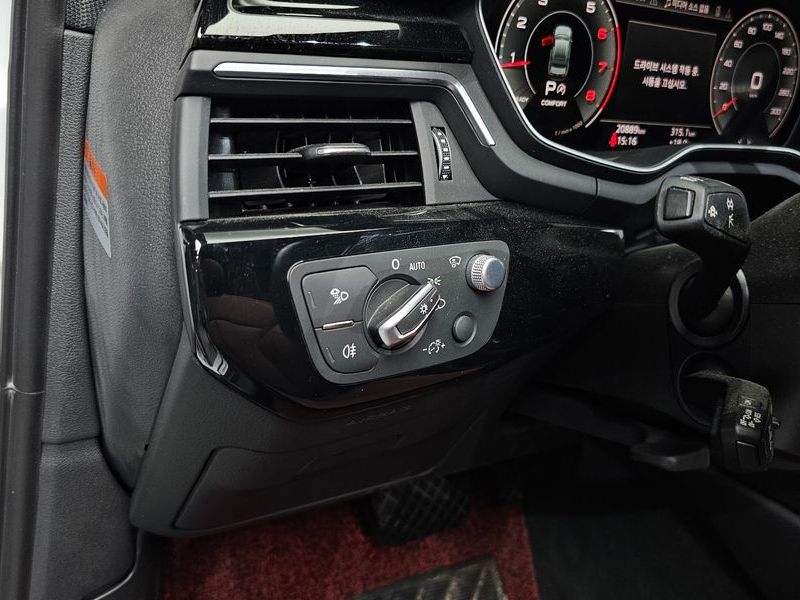 2021 Audi A4 40 TFSI Premium photo 18