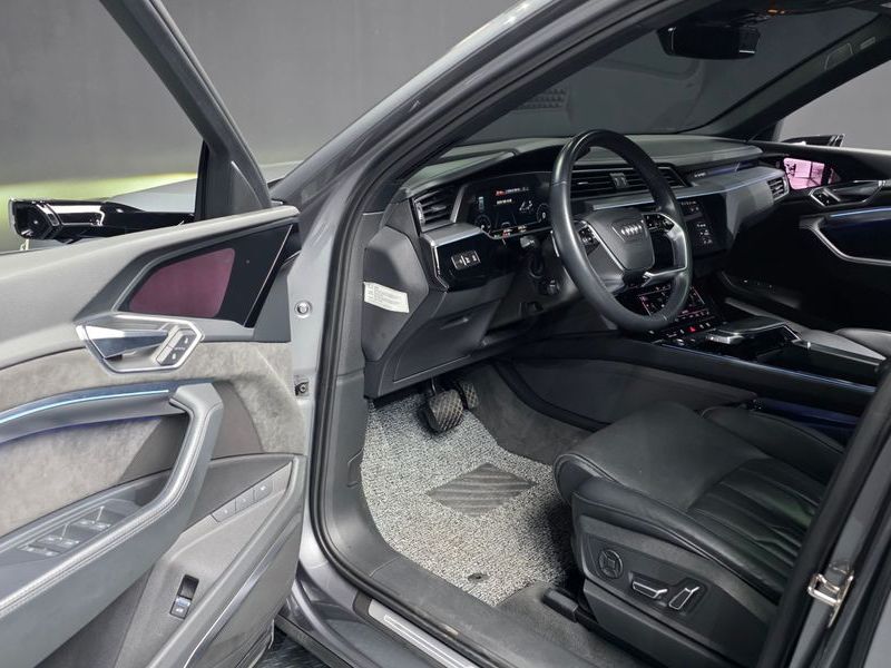 2020 Audi e-tron 55 Quattro photo 10