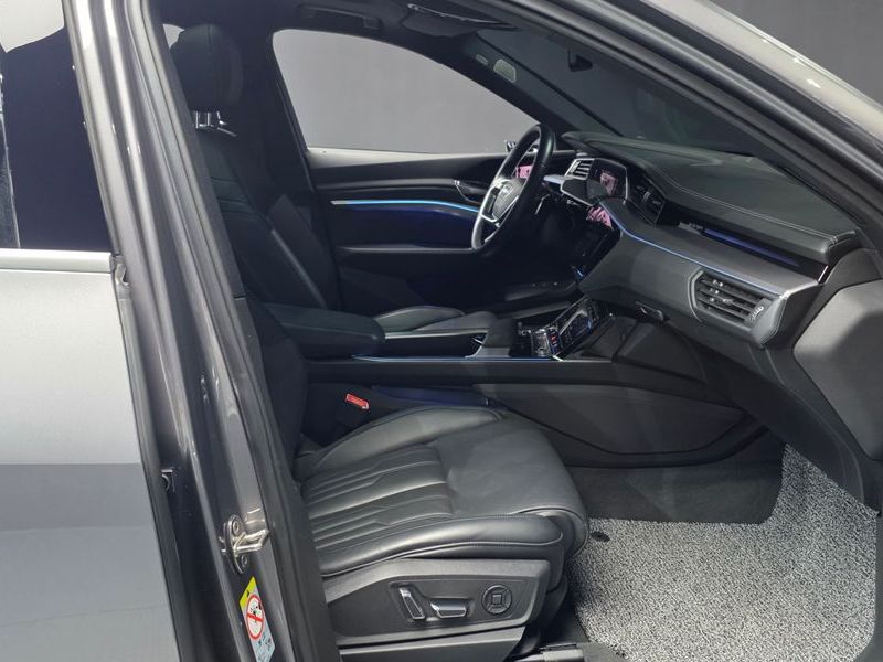 2020 Audi e-tron 55 Quattro photo 11
