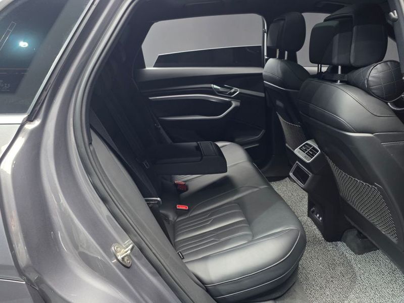 2020 Audi e-tron 55 Quattro photo 12