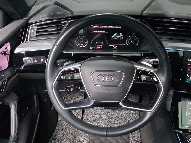 2020 Audi e-tron 55 Quattro photo 13
