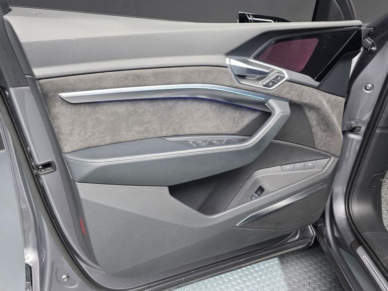 2020 Audi e-tron 55 Quattro photo 24